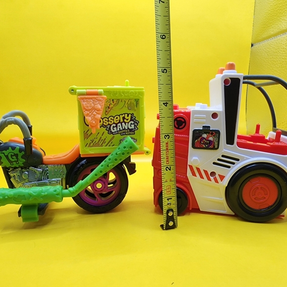 Grossery Gang Clean Team Street Sweeper & Motorbike S3 - Picture 5 of 5